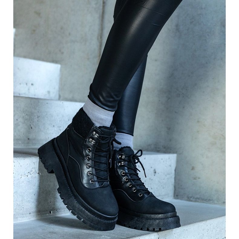 Czarne traperki na grubej podeszwie z futerkiem Best 1