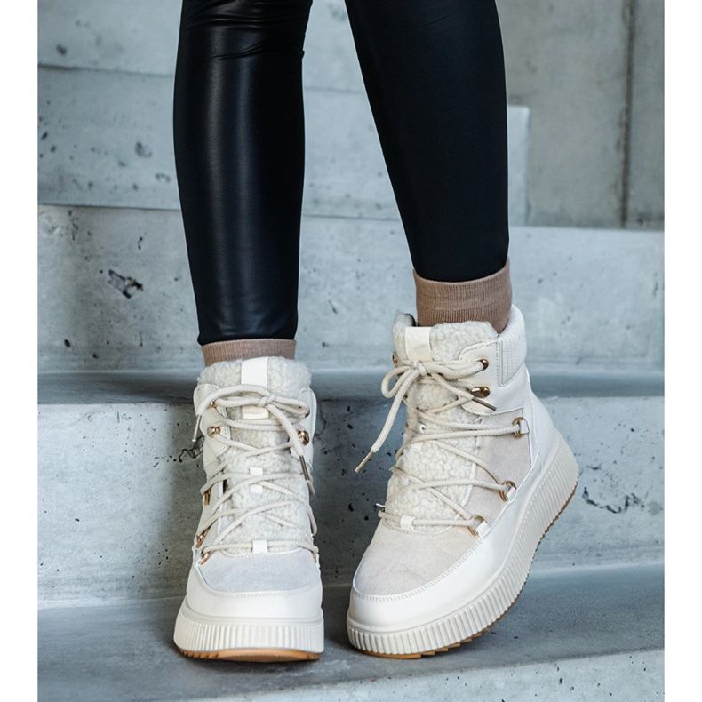 Jasnobeżowe botki na grubszej podeszwie Rosemarie beżowy 1