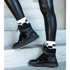 Czarne botki na grubszej podeszwie Rosemarie 1