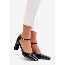 Czółenka Na Słupku Z Lakierowanej Eko Skóry Czarne Emindria 1