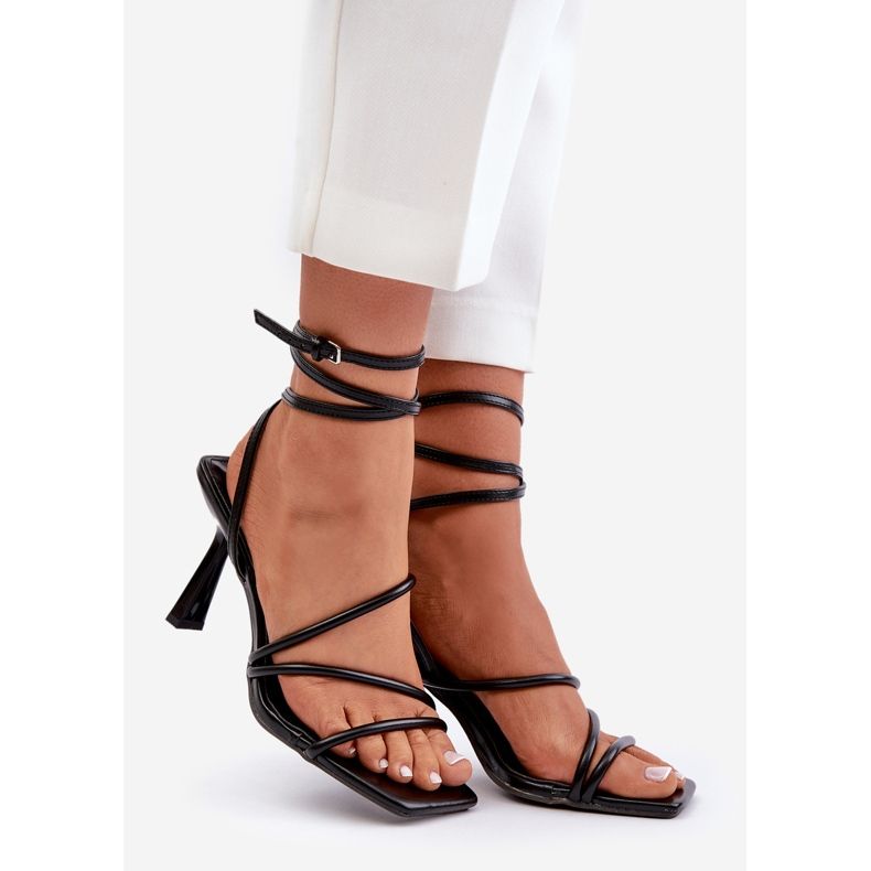 Stylowe Sandały Na Szpilce Z Paskami Czarne Saredi 1
