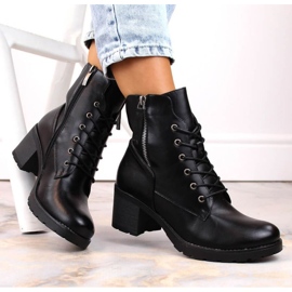 Botki na słupku i platformie Potocki W WOL177A czarne 2