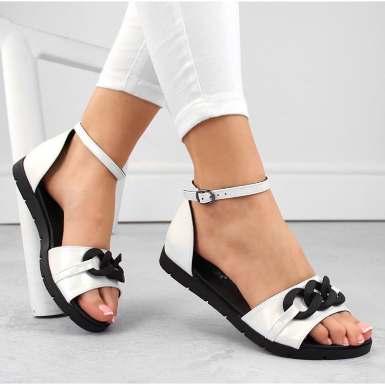 Sandały płaskie z łańcuszkiem Vinceza W JAN309B białe 1