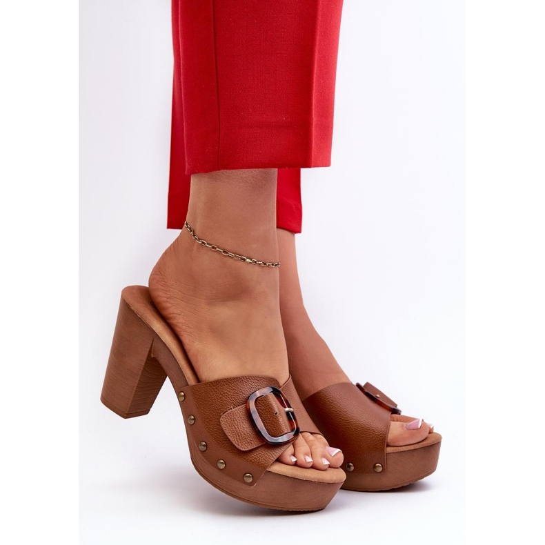 Klapki Model 832316 Brown brązowe 1