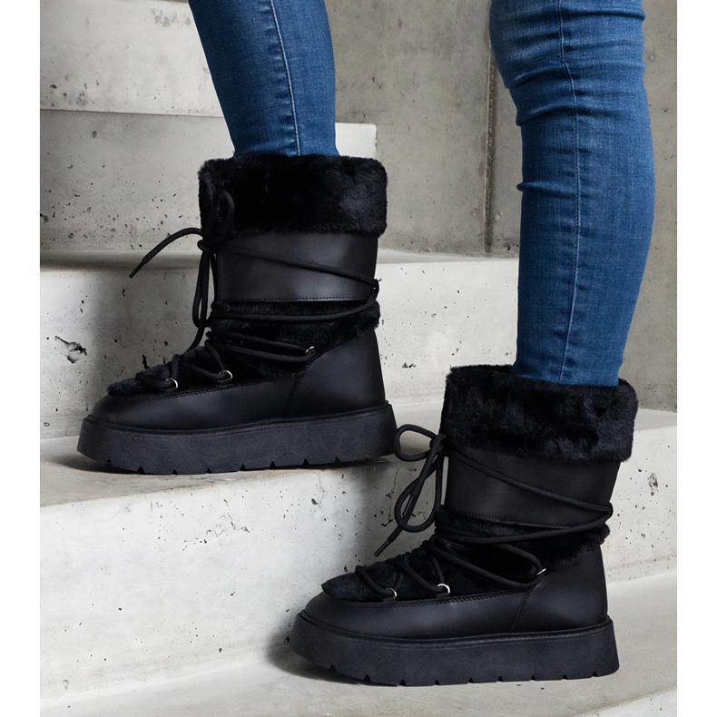 Czarne ocieplane śniegowce damskie wsuwane zdobione futerkiem 1