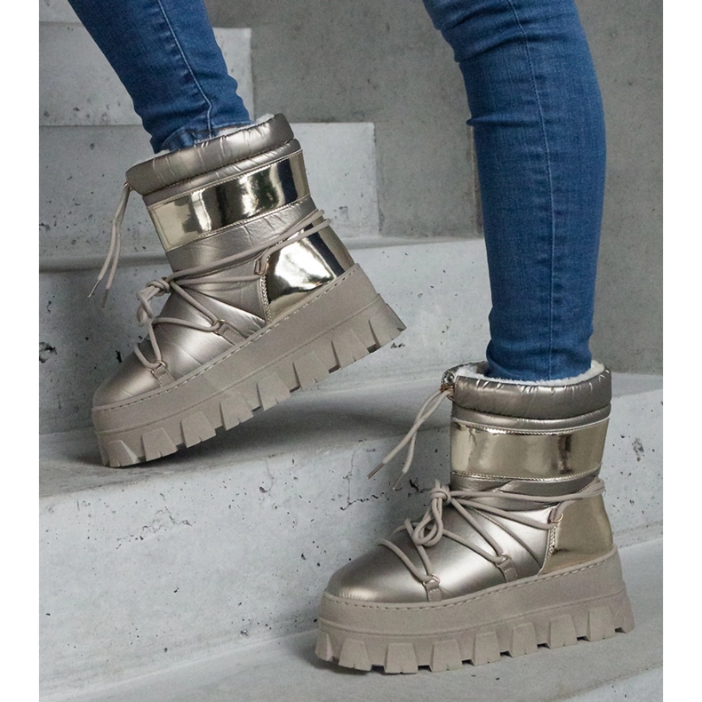 Złote śniegowce na platformie z lakierowanymi wstawkami złoty 1