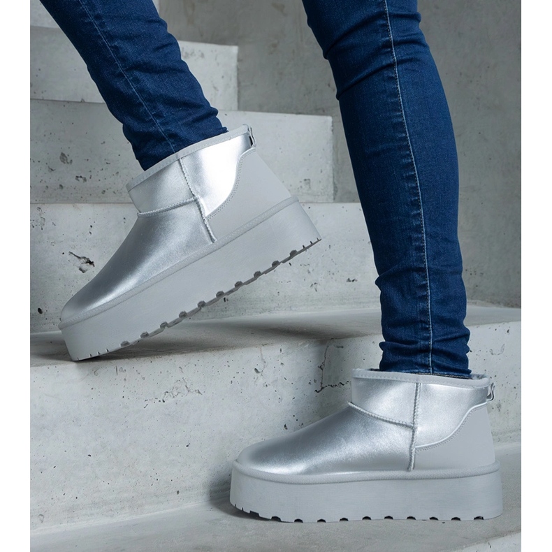 Srebrne niskie śniegowe na platformie srebrny 1