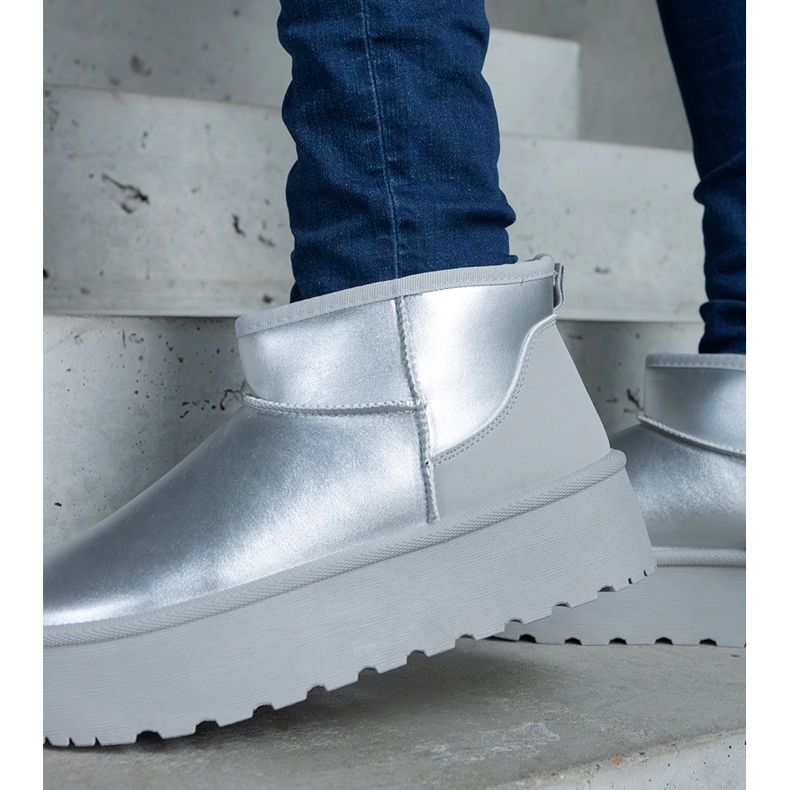 Srebrne niskie śniegowe na platformie srebrny 2