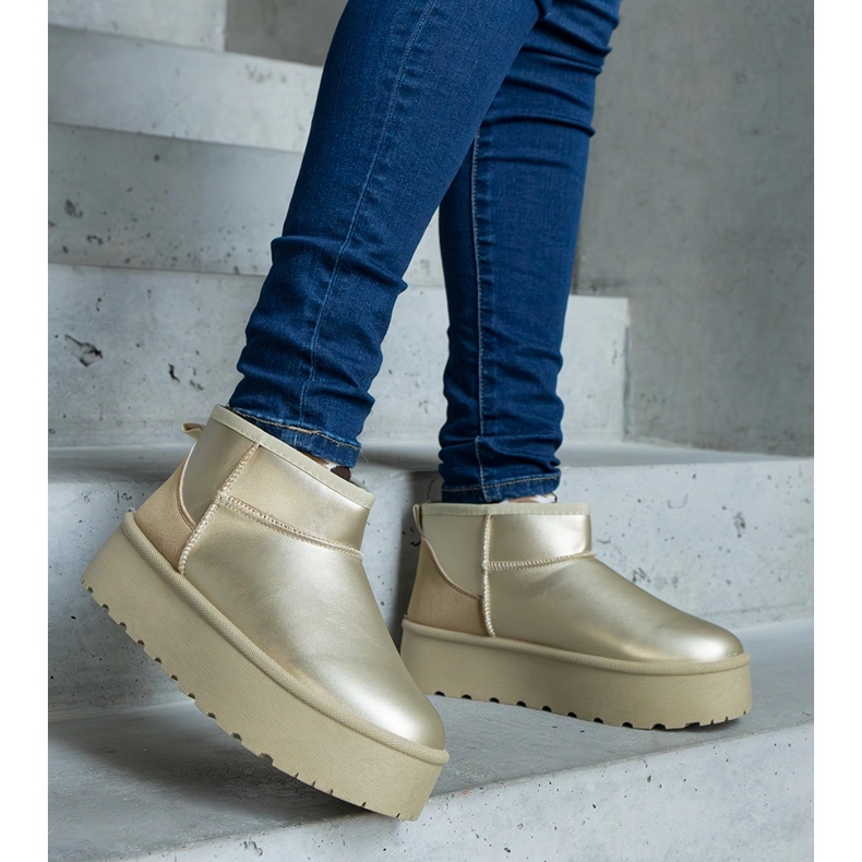 Złote niskie śniegowe na platformie złoty 1