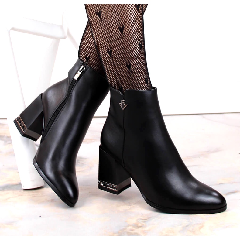 Botki damskie ocieplane czarne z ozdobą na obcasie Filippo DBT4842/23 BK 3