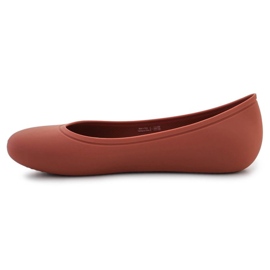Buty Crocs Brooklyn Flat 209384-2DT czerwone 8