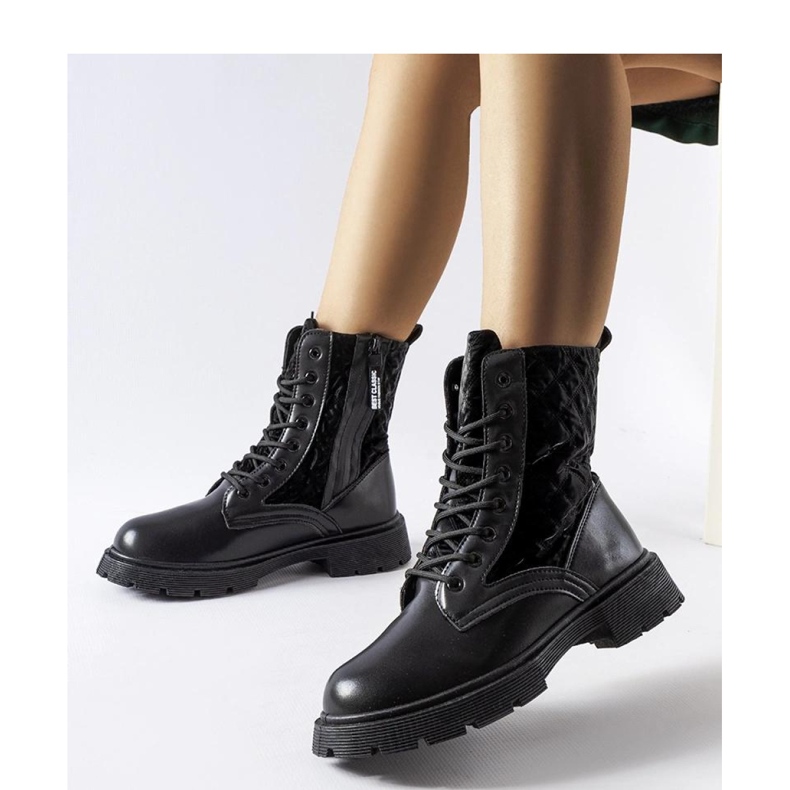 Czarne trapery zdobione pikowaniem Jalbert - Solea 1