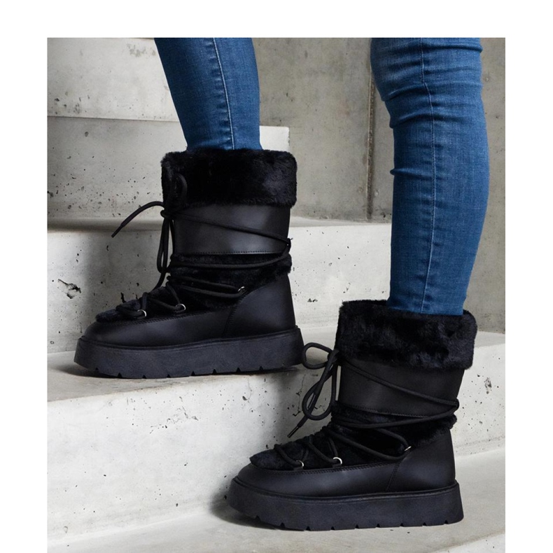 Czarne ocieplane śniegowce sznurowane zdobione futerkiem 1