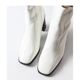 Białe botki z imitacją skóry krokodyla Belluci - Solea 1