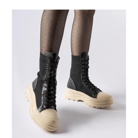 Czarne skarpetowe botki jasna podeszwa 1