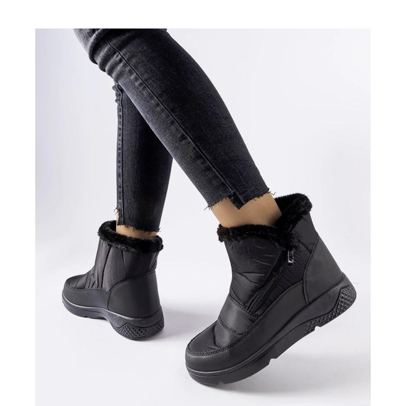 Czarne ocieplane śniegowce z suwakiem 1