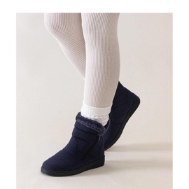 Granatowe śniegowce zdobione futerkiem niebieskie 1