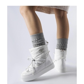 Białe ocieplane śniegowce z gumką 1