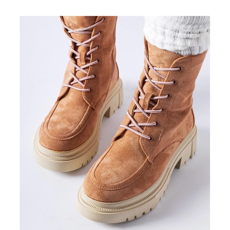 Trapery na masywnej podeszwie Riel czerwone 1