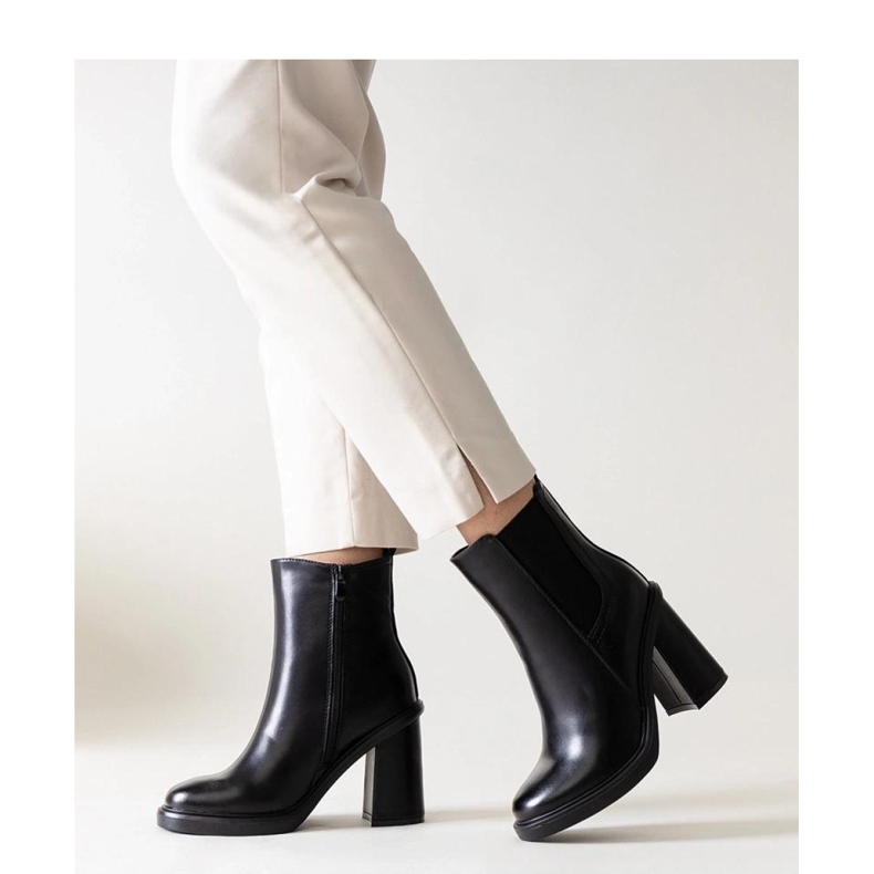 Czarne botki na słupku z eko skóry Almase - Solea 1