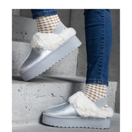 Srebrne kapcie na platformie ozdobione futerkiem z gumką przy pięcie Asza - Solea szare 1