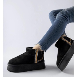 Czarne śniegowce na platformie 1