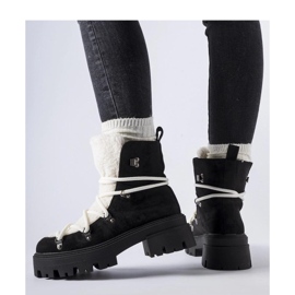 Czarne workery z ozdobnym językiem 1