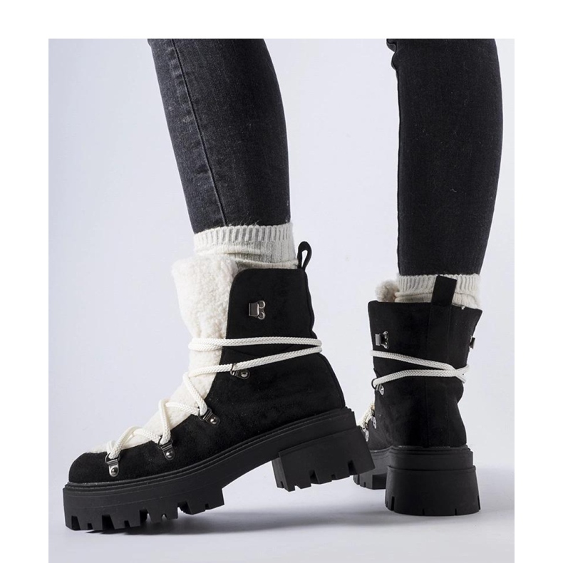 Czarne workery z ozdobnym językiem 1