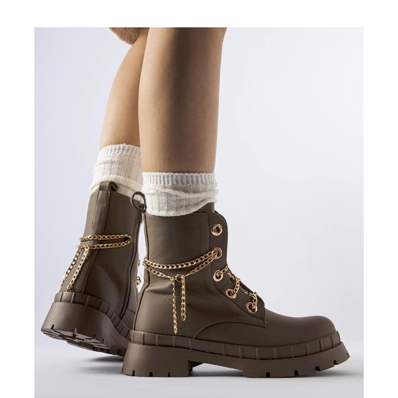 Brązowe trapery z łańcuszkiem 2