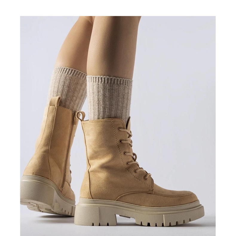 Brązowe trapery na masywnej podeszwie czarne 1