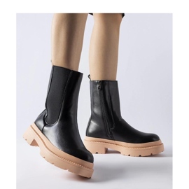 Czarne botki na jasnoróżowej podeszwie 1