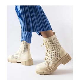 Beżowe ażurowe botki beżowy 1