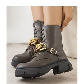 Zielone traperki z łańcuchem 1