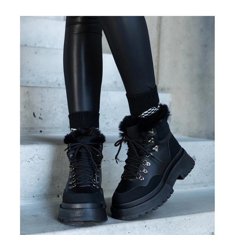 Masywne trapery na platformie z futerkiem czarne 1