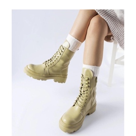 Jasnozielone płaskie trapery z protektorem 1