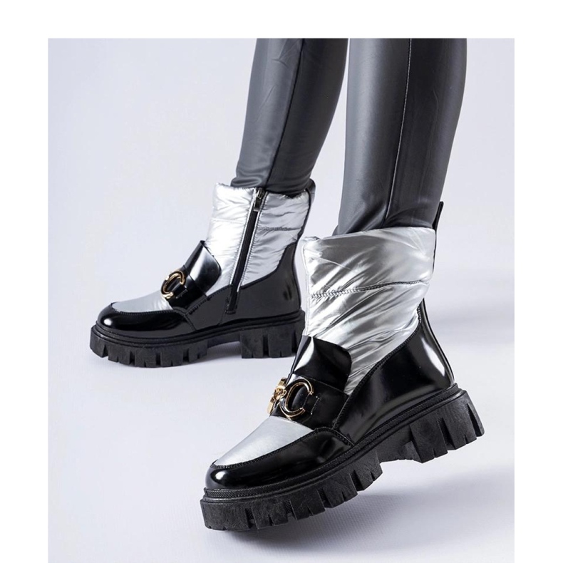 Czarno-srebrne lakierowane śniegowce czarne 2