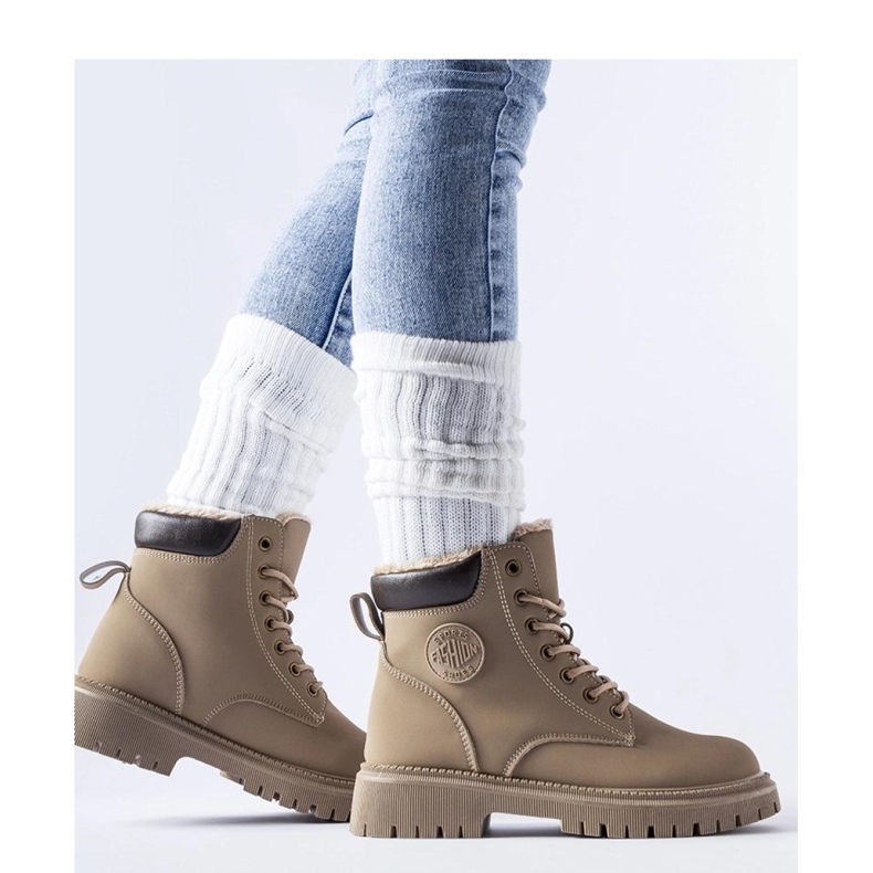 Beżowe ocieplane trapery brązowe 1