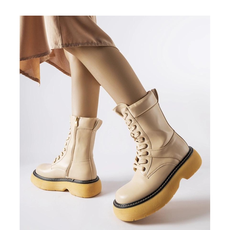 Beżowe ocieplane workery na platformie beżowy 1