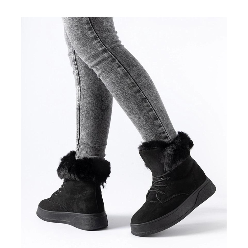 Czarne śniegowce na platformie 1