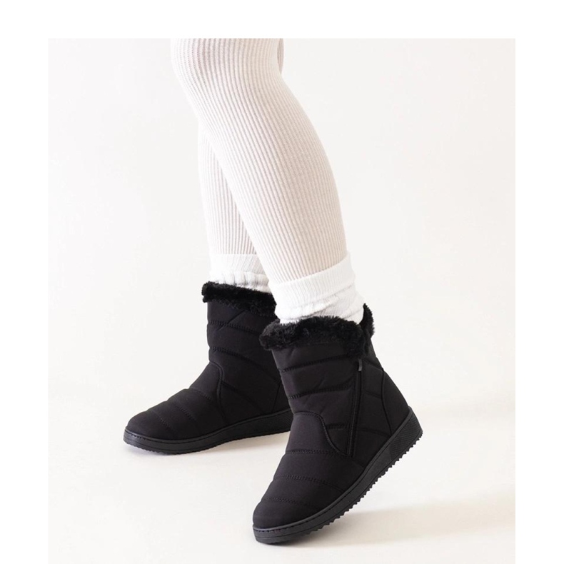 Czarne śniegowce zdobione futerkiem 1