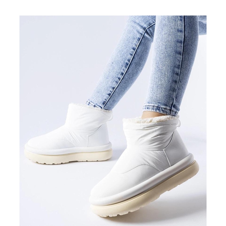 Białe ocieplane śniegowce 1