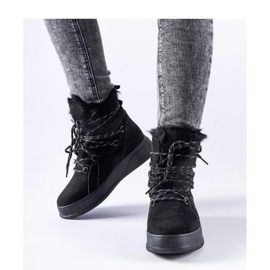 Czarne śniegowce na platformie 1