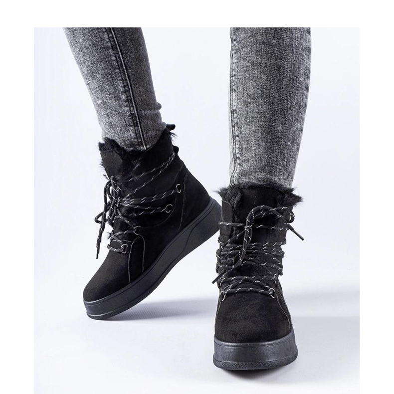 Czarne śniegowce na platformie 1