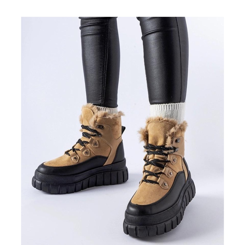 Beżowe botki na masywnej podeszwie beżowy 1