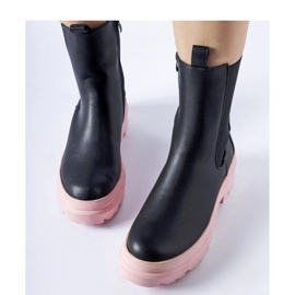 Czarne botki na różowej podeszwie 2