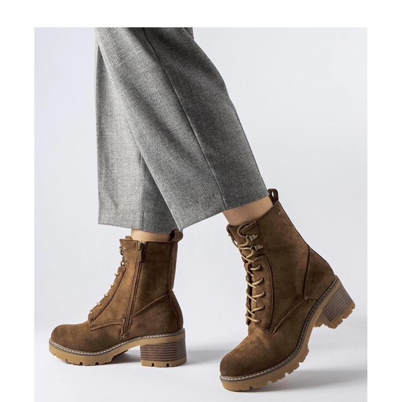 Brązowe wiązane botki na klocku 2