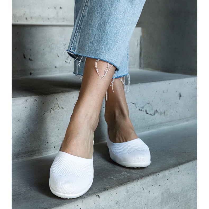 Białe materiałowe balerinki 1