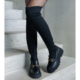 Czarne kozaki z elastyczną cholewką na płaskim obcasie 1