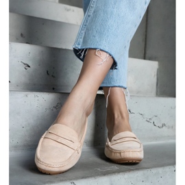 Beżowe mokasyny damskie z eko-zamszu beżowy 2