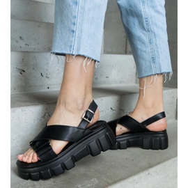 Czarne eleganckie sandały na platformie Torriana 1